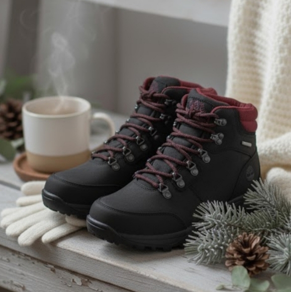 Timberland Shoes - NEW! Timberland leather boots sz 8.5 NWT